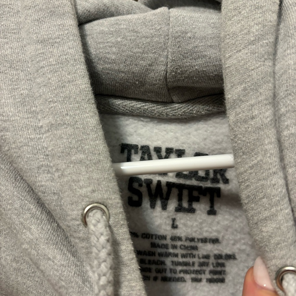 Taylor Swift Feeling 22 Cat Sweatshirt - Picture 4 of 8